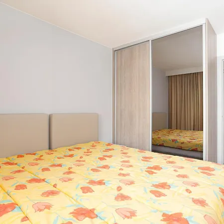 Europan A0502 Esplanade, Stijlvol En Vlakbij Het De Panne