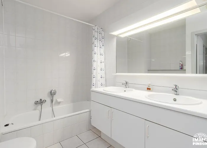 Europan A0502 Esplanade, Stijlvol En Vlakbij Het De Panne