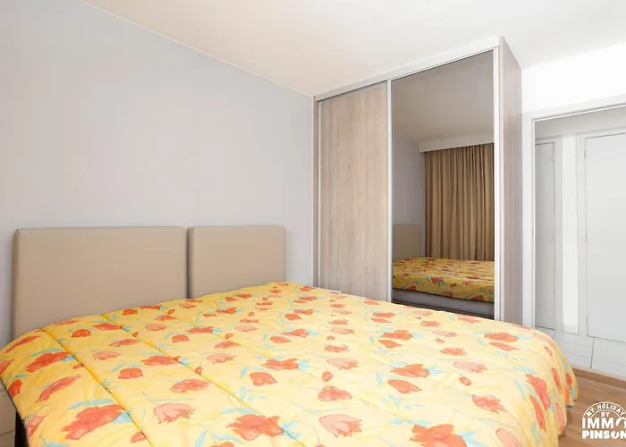 Europan A0502 Esplanade, Stijlvol En Vlakbij Het De Panne